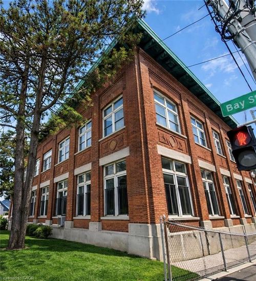 100-a-231 Bay St N, Hamilton, ON, L8R2R1 | Card Image