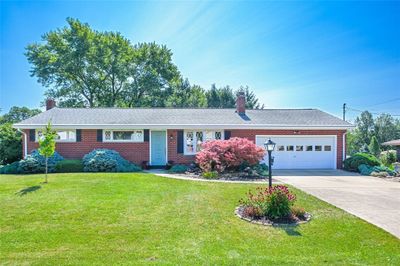 2963 Sunset Cir, House other with 3 bedrooms, 2 bathrooms and 2 parking in Murrysville PA | Image 2