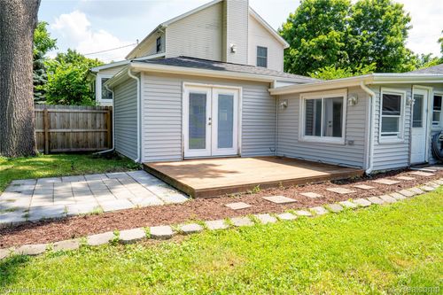 528 W Clinton St, Howell, MI, 48843-1535 | Card Image