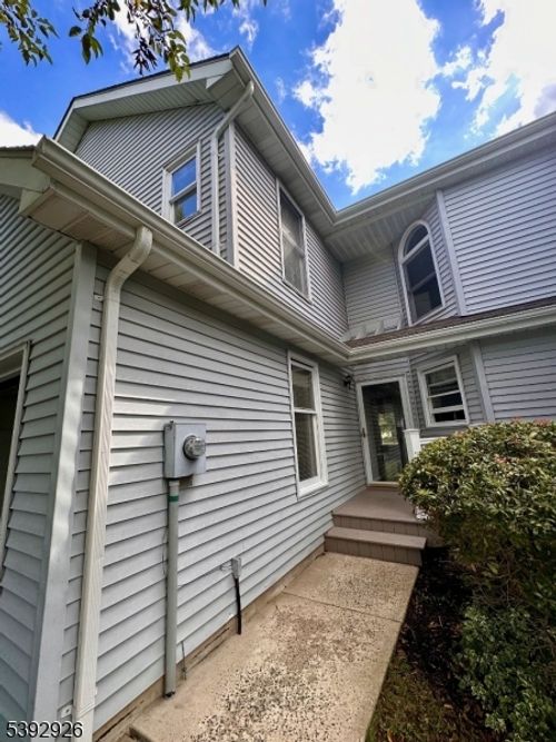 18 Arthurs Ct, Berkeley Heights, NJ, 07922-1366 | Card Image