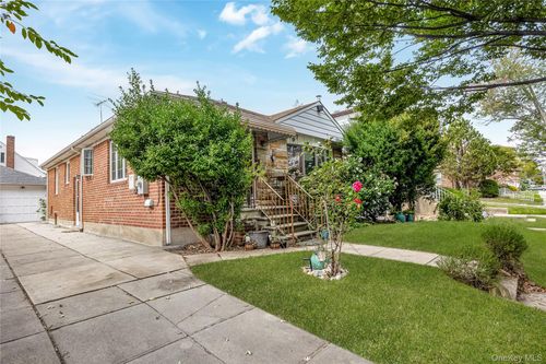 6532 170th St, Fresh Meadows, NY, 11365-1950 | Card Image