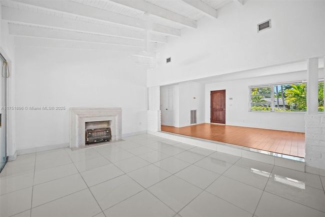 10635 Ne 11 Th Ct, House other with 3 bedrooms, 2 bathrooms and null parking in Miami Shores FL | Image 7