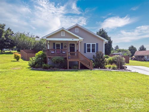 94 May Apple Dr, Hendersonville, NC, 28792-4574 | Card Image
