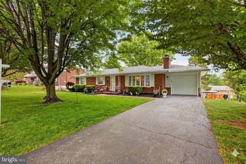 227 Daycotah Ave, HAGERSTOWN, MD, 21740-3517 | Card Image