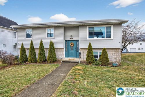 1386 Jefferson St, Hellertown, PA, 18055-1317 | Card Image