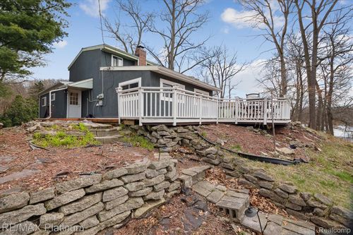11549 Riverbank Ln, Pinckney, MI, 48169-9098 | Card Image