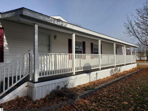 2405 Treelane Dr, Traverse City, MI, 49686-4996 | Card Image