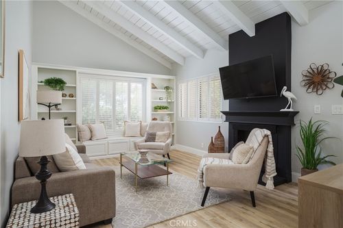 5-9 Sandflower Ct, Newport Beach, CA, 92663-2108 | Card Image