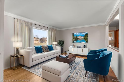 32713 Cambridge St, Garden City, MI, 48135-1671 | Card Image