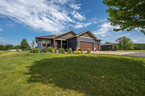 2239 83rd Ave, Osceola, WI, 54020-4555 | Card Image