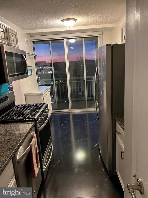 apt-624-501 Slaters Ln, ALEXANDRIA, VA, 22314-1117 | Card Image