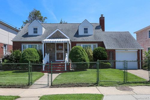560 N 6th St, New Hyde Park, NY, 11040-3023 | Card Image