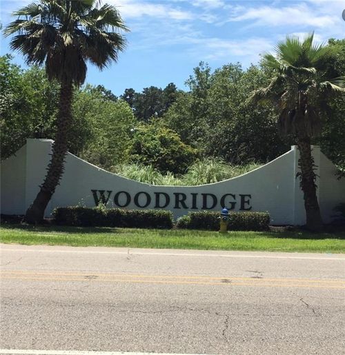 405 Yaupon Dr, Mandeville, LA, 70471-2615 | Card Image