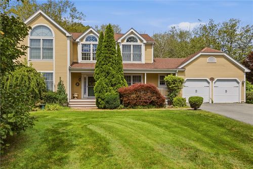 69 Carriage Dr, Portsmouth, RI, 02871-2221 | Card Image