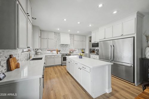 6886 S Emerald Pl, Chandler, AZ, 85249-7182 | Card Image