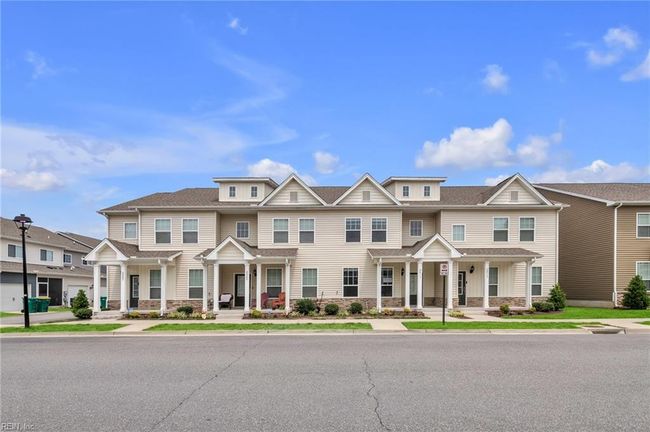 2011 Chartwell Dr, House attached with 3 bedrooms, 3 bathrooms and null parking in Newport News VA | Image 29