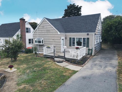 37 Sunset Street, New London, CT, 06320 | Card Image