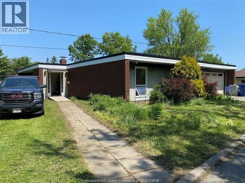 back-3052 Lauzon Rd, Windsor, ON, N8T2Z8 | Card Image