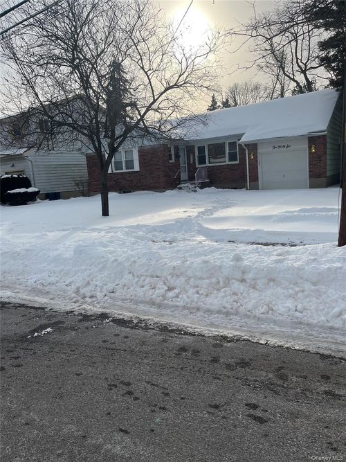 1046 Little Neck Ave, N Bellmore, NY, 11710-1734 | Card Image