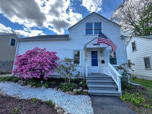 935 Gage St, Bennington, VT, 05201-2069 | Card Image