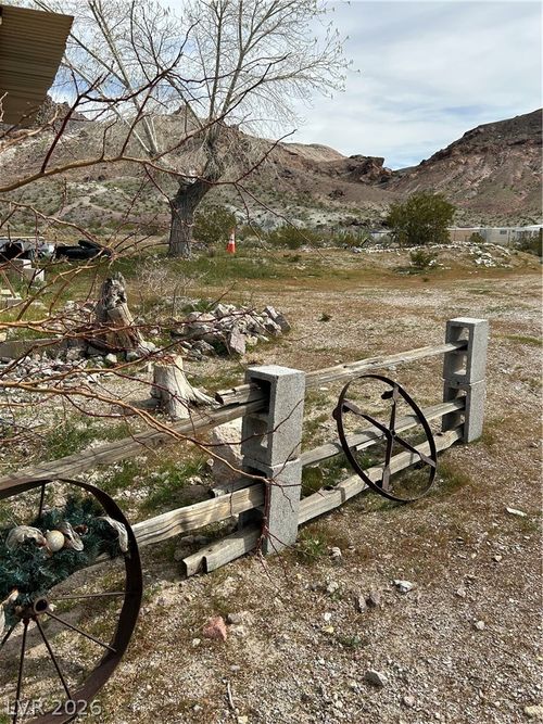 100 W Spruce St, Beatty, NV, 89003-8032 | Card Image
