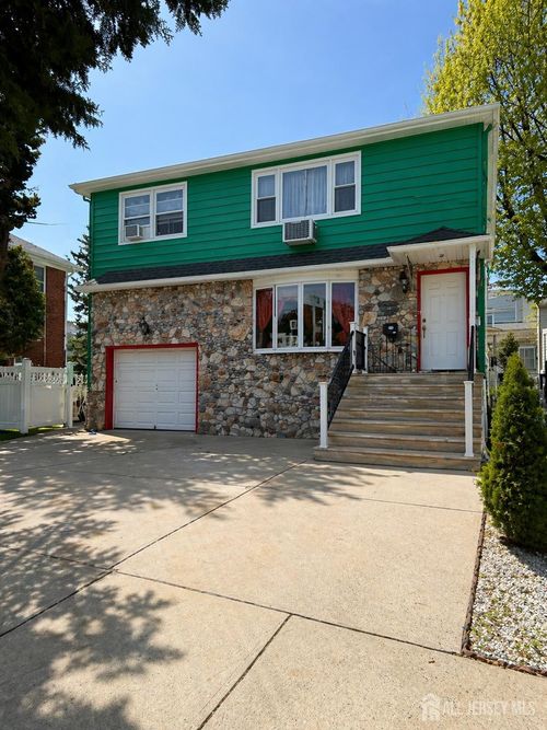 109 Washington Ave, Carteret, NJ, 07008-2637 | Card Image