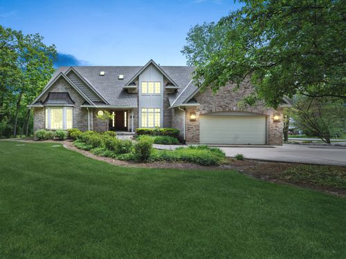 6414 Vermont Trl, Crystal Lake, IL, 60012-3255 | Card Image