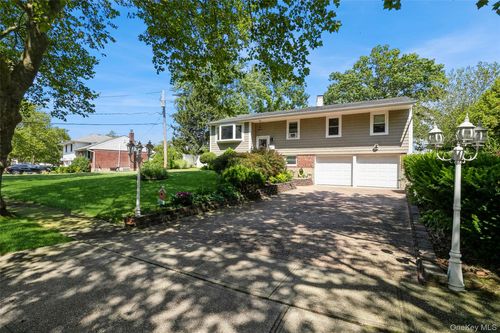 5 Dewey Rd, Commack, NY, 11725-5312 | Card Image