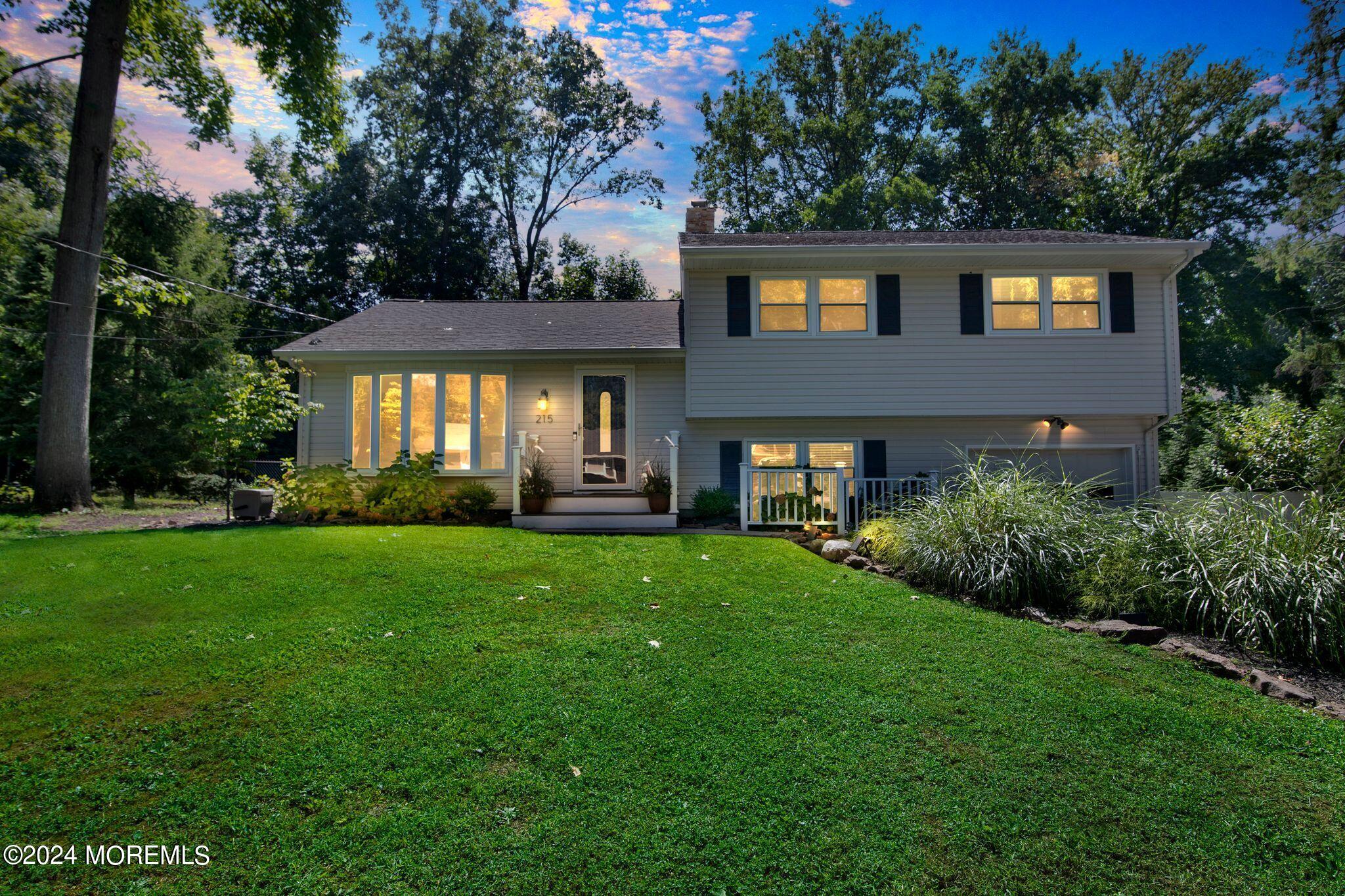 Lakeside Dr, Atlantic Highlands, NJ 07716
