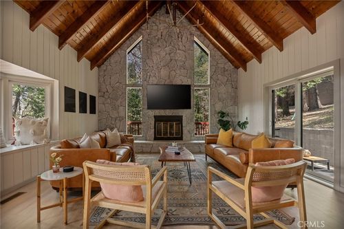 373 Summit Dr, Lake Arrowhead, CA, 92352-9751 | Card Image