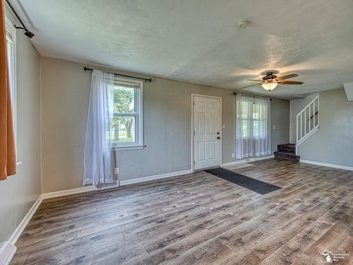 22933 Monterey Dr, Woodhaven, MI, 48183-2235 | Card Image