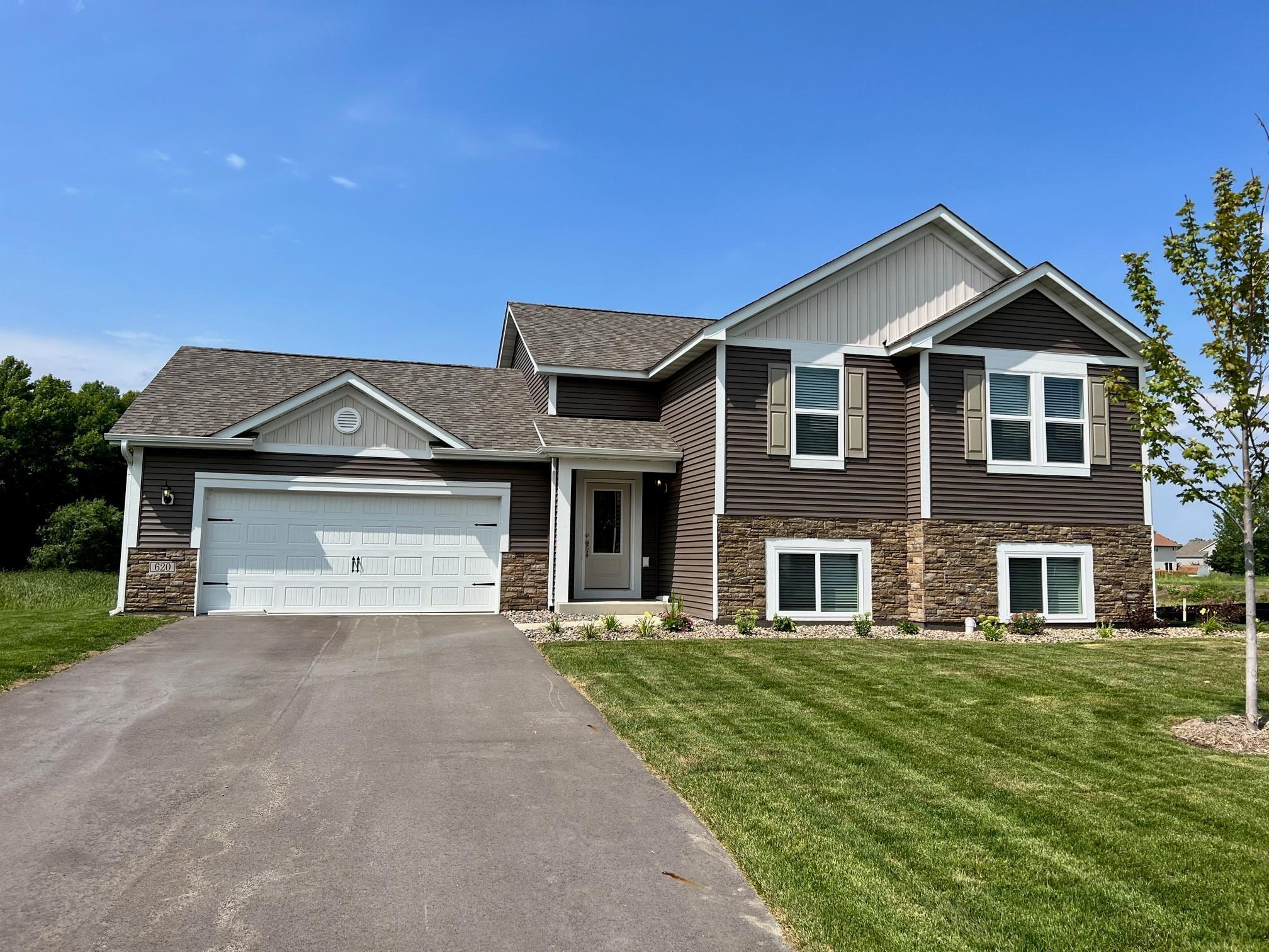 Irwin Cir, Annandale, MN 55302
