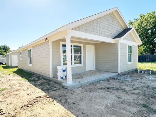 320 Sw 14th Ave, Mineral Wells, TX, 76067-5182 | Card Image