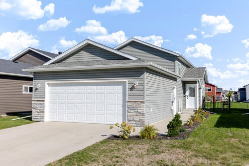 2107 Admiral Drive W, West Fargo, ND, 58078 | Card Image
