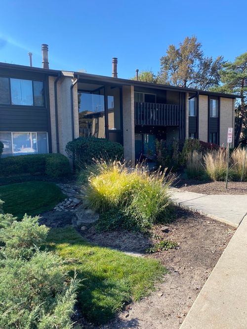 203-6169 Knoll Wood Rd, Willowbrook, IL, 60527-2076 | Card Image