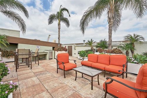 100 S Alameda St, Los Angeles, CA, 90012-3927 | Card Image