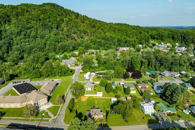 461 S Shady Ave, House other with 3 bedrooms, 3 bathrooms and null parking in Damascus VA | Image 6