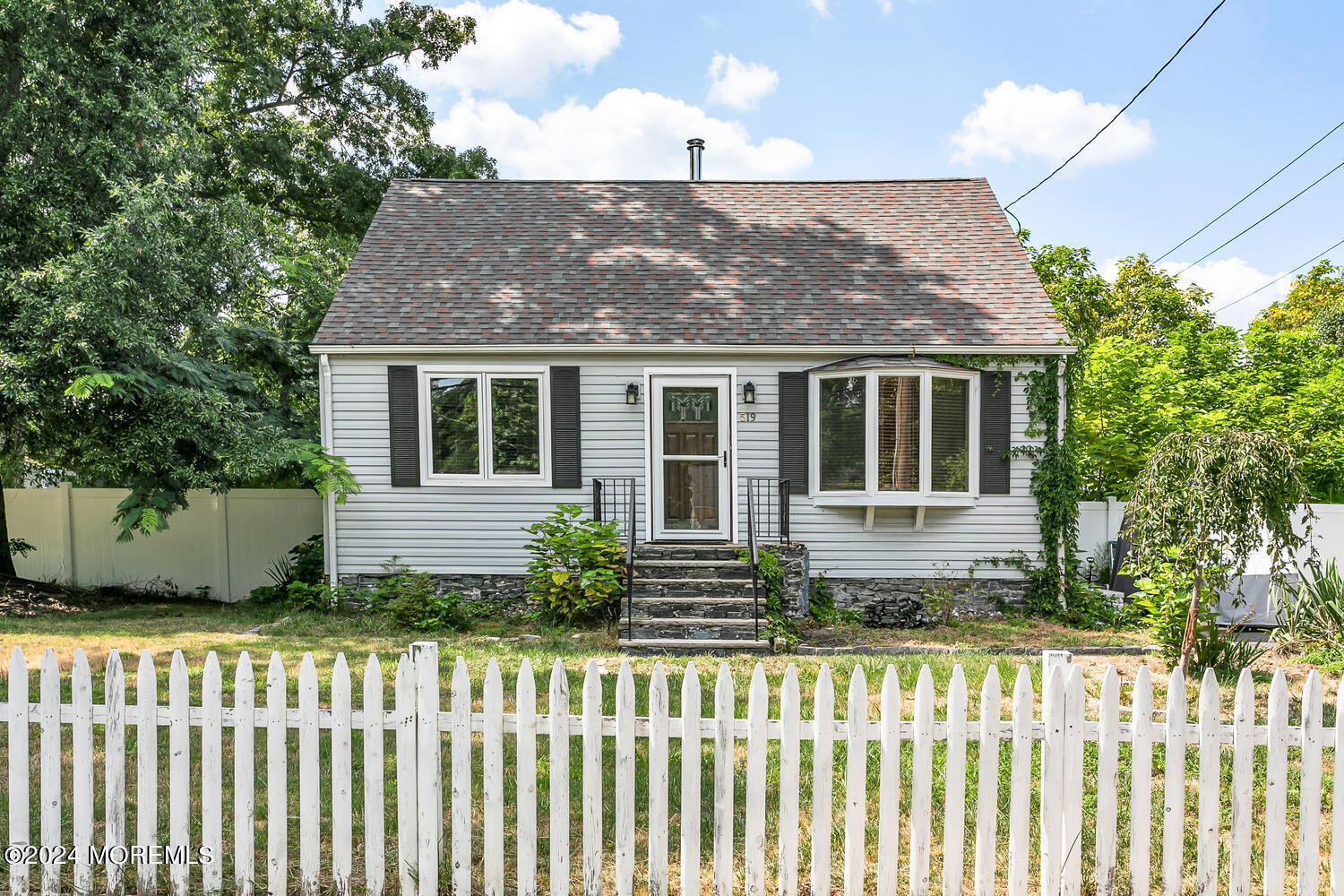 Laurel Ave, Hazlet Township, NJ 07734