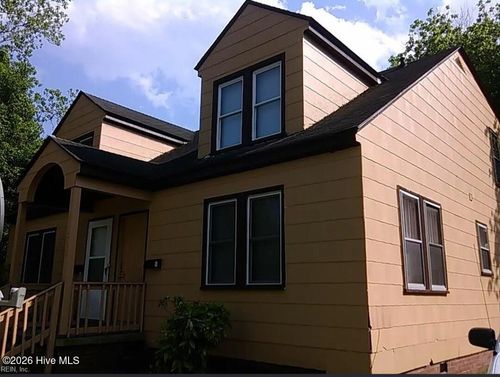 305 Queen St, Elizabeth City, NC, 27909-3943 | Card Image