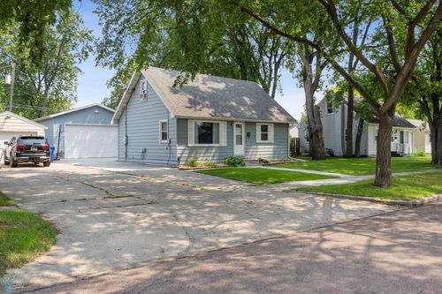 818 19th St S, Fargo, ND, 58103-2429 | Card Image