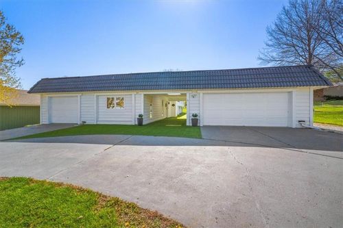 112 Lawrence Ave, Lawrence, KS, 66049-1824 | Card Image