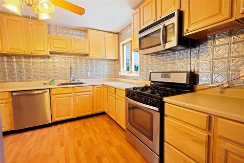 27 Campo Ave, Selden, NY, 11784-1735 | Card Image