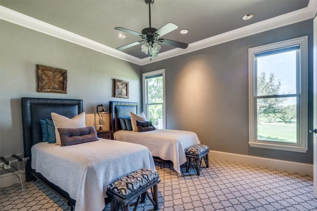 Main level ensuite Bedroom | Image 22