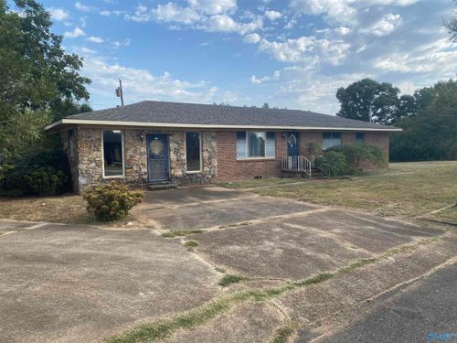 3001 Fort Ave, Muscle Shoals, AL, 35661-1315 | Card Image