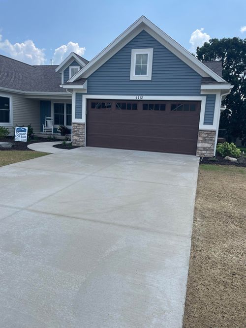 1012 Bellview Meadow Dr Sw, Byron Center, MI, 49315-8313 | Card Image