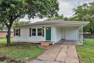 203 W Young Street, House other with 3 bedrooms, 2 bathrooms and null parking in Howe TX | Image 1