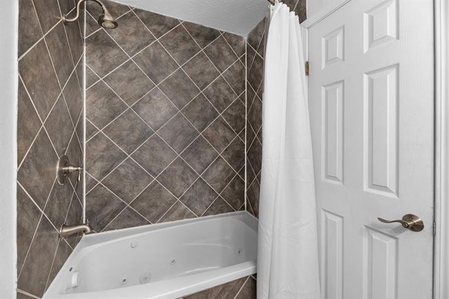 Bathroom. | Image 23