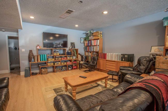 7 Chinook Crescent, House other with 5 bedrooms, 3 bathrooms and 6 parking in High Level AB | Image 37
