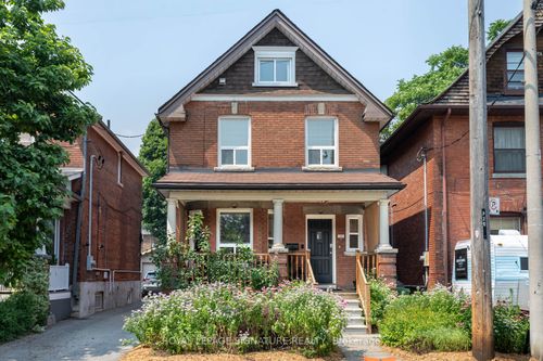 130 St Johns Rd, Toronto, ON, M6P1T9 | Card Image