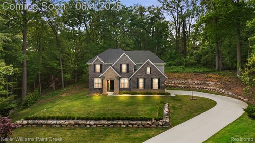201 Beechview Dr S, Oakland Twp, MI, 48306-2806 | Card Image